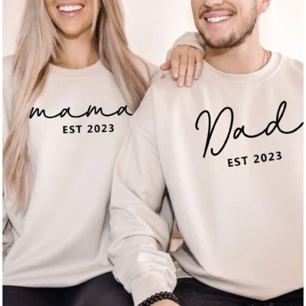 Mama And Daddy Est 2023 Sweatshirt – The Best Shirts For Dads In 2023 – Cool T-shirts