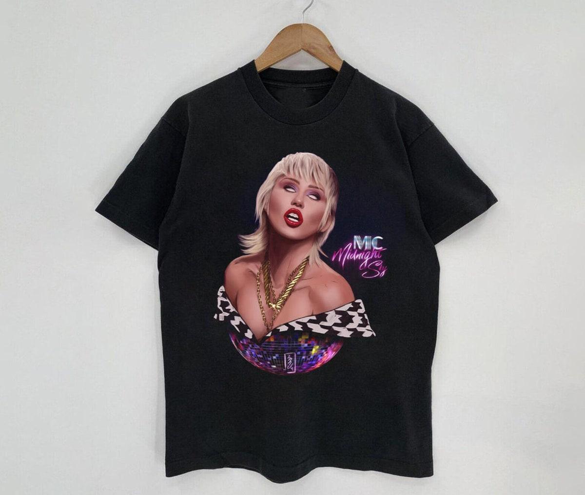 Midnight Sky Miley Cyrus Vintage Graphic T-shirt – Apparel, Mug, Home Decor – Perfect Gift For Everyone