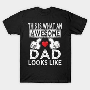 This is what an awesome dad looks like shirt Father’s day T-Shirt