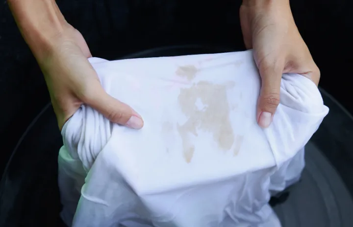 how to get bleach stain out of clothes