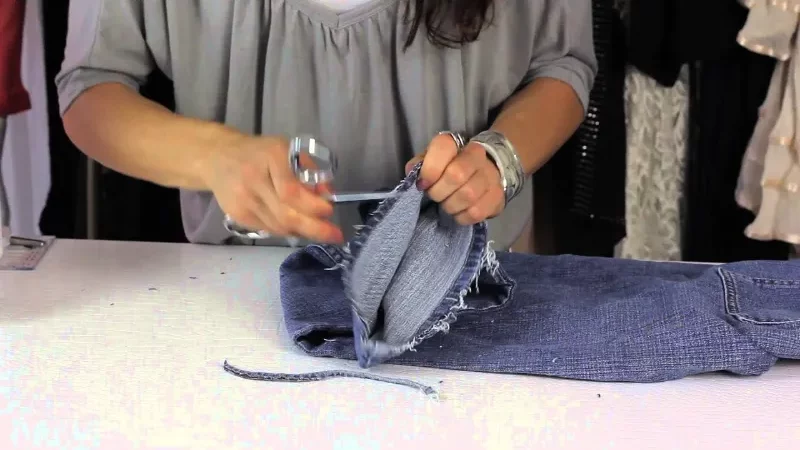 how to fray jeans