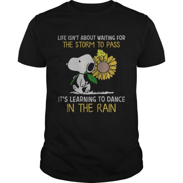 Snoopy hold Sunflower and Woodstock life isnt about waiting for the storm to pass shirt