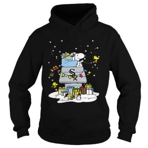 Chicago White Sox Snoopy Brings Christmas To Town shirt 1