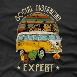 Social Distancing Expert – T-shirt