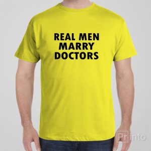 Real men marry doctors – T-shirt