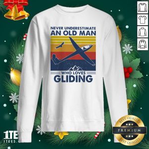 Top Never Underestimate An Old Man Who Loves Gliding Vintage Shirt