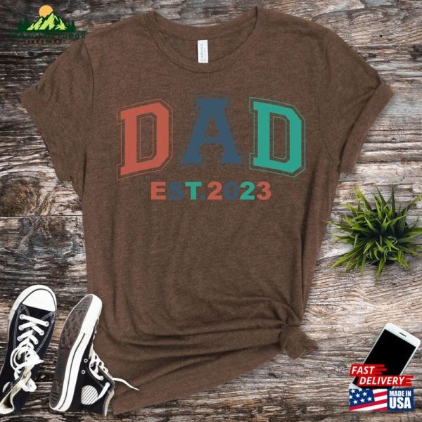 Dad Est 2023 Shirt Funny Men’s Unisex Classic