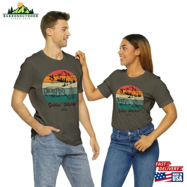 Gettin’hitched 2023 Unisex Jersey Short Sleeve Tee Camping Lovers Outdoor Enthusiast Sweatshirt