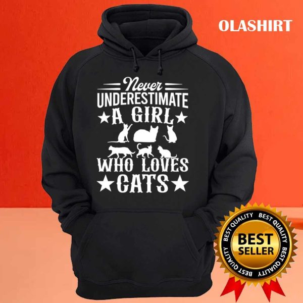 Never Underestimate A Girl Who Loves Cats Lovers T-shirt