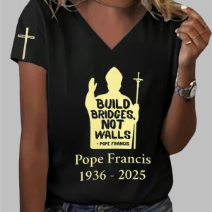 Women’s Build Bridges Not Walls Pope Francis Print Casual T-Shirt
