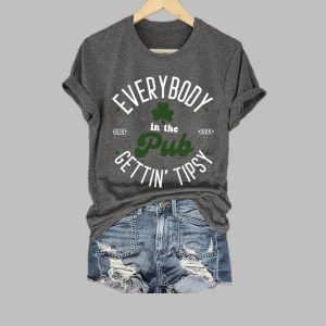 Women’s Everybody In The Pub Getting Tipsy St. Patrick’s Day Print Shirt Women’s Everybody In The Pub Getting Tipsy St. Patrick’s Day Print Shirt