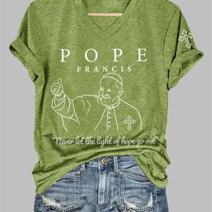 Women’s Pope Francis Never Let The Light Of Hope Go Out Printed T-shirt