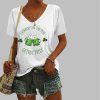 Women’s St. Patrick’s Day Funny Everybody In The Pub Gettin’ Tipsy V-Neck Tee